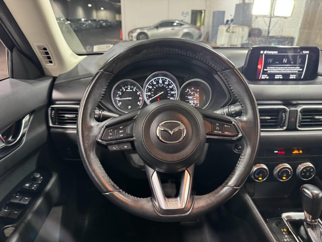 Mazda CX-5 Vehicle Full-screen Gallery Image 12