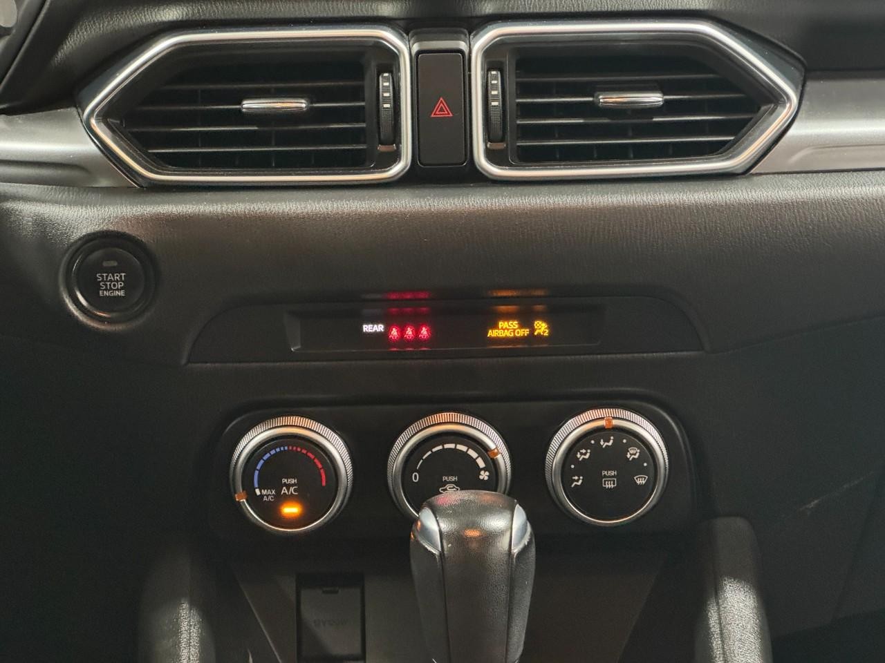 Mazda CX-5 Vehicle Full-screen Gallery Image 14