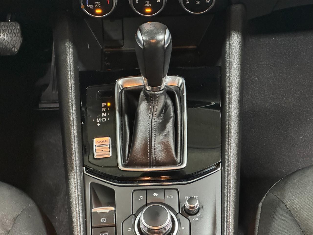Mazda CX-5 Vehicle Full-screen Gallery Image 15