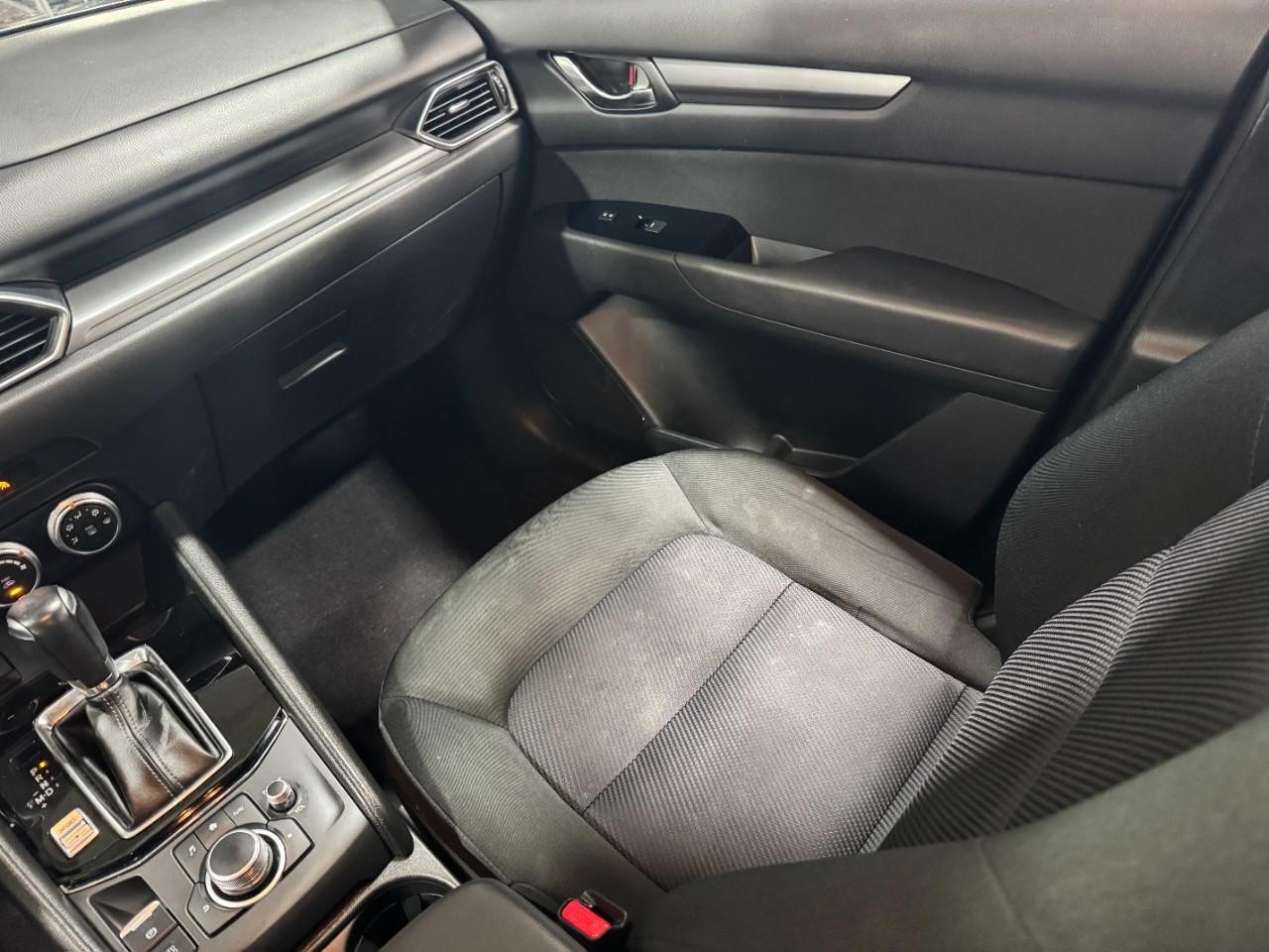 Mazda CX-5 Vehicle Full-screen Gallery Image 16