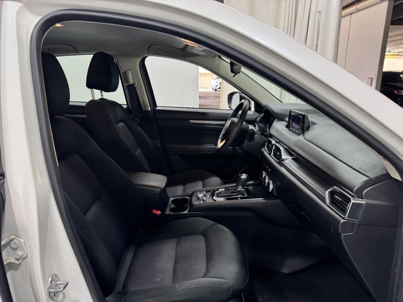 Mazda CX-5 Vehicle Full-screen Gallery Image 17