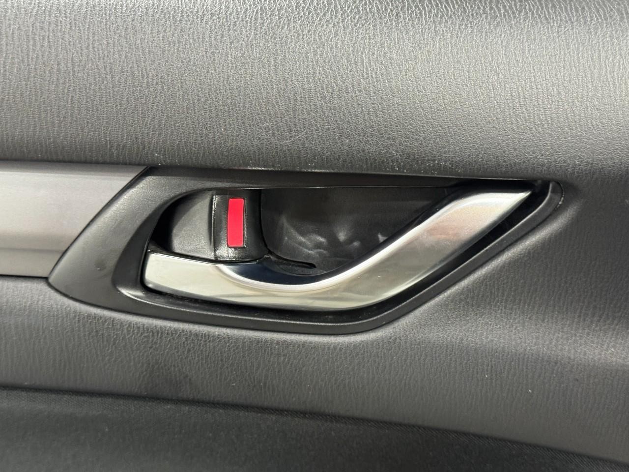 Mazda CX-5 Vehicle Full-screen Gallery Image 21