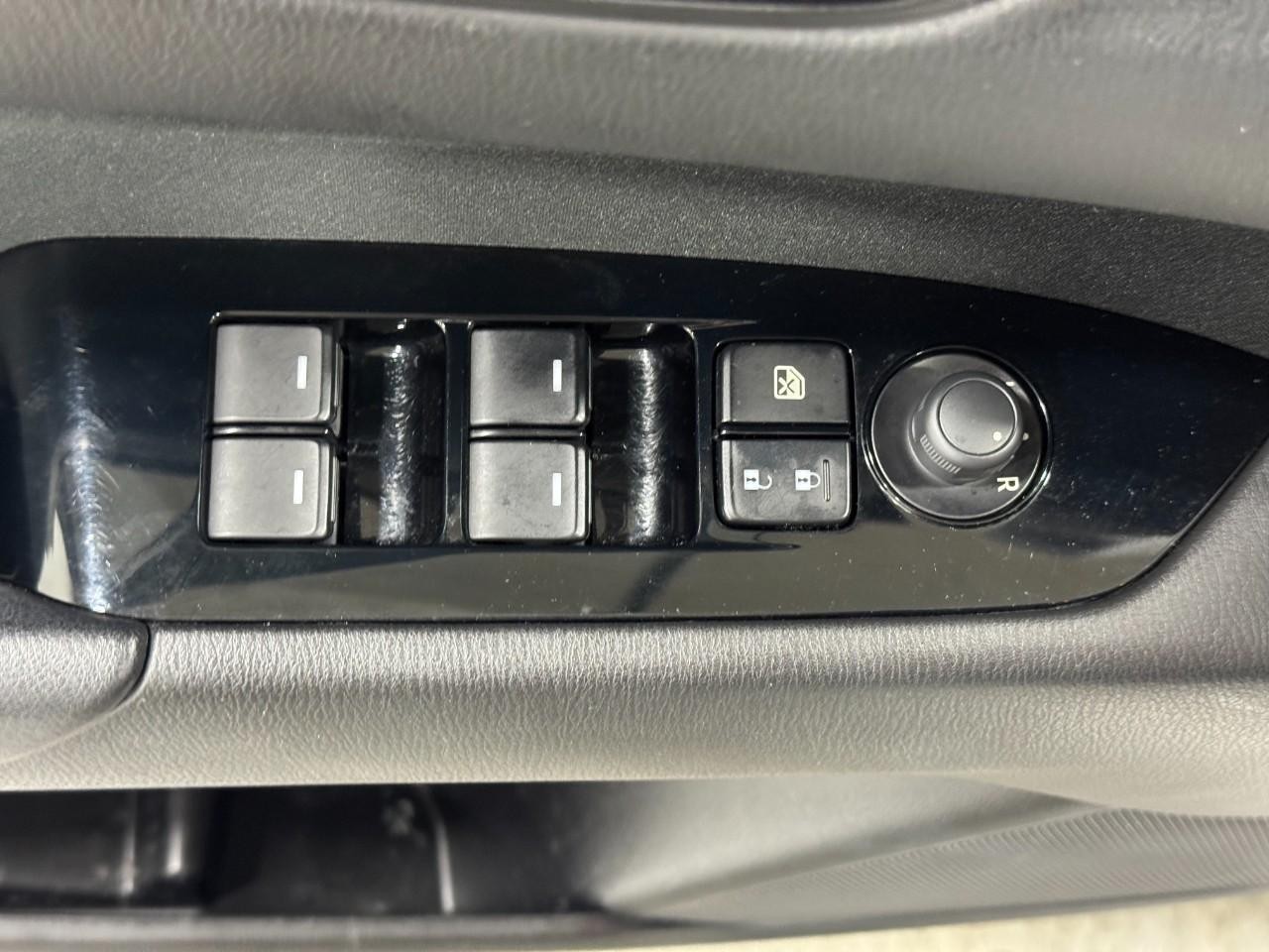 Mazda CX-5 Vehicle Full-screen Gallery Image 22