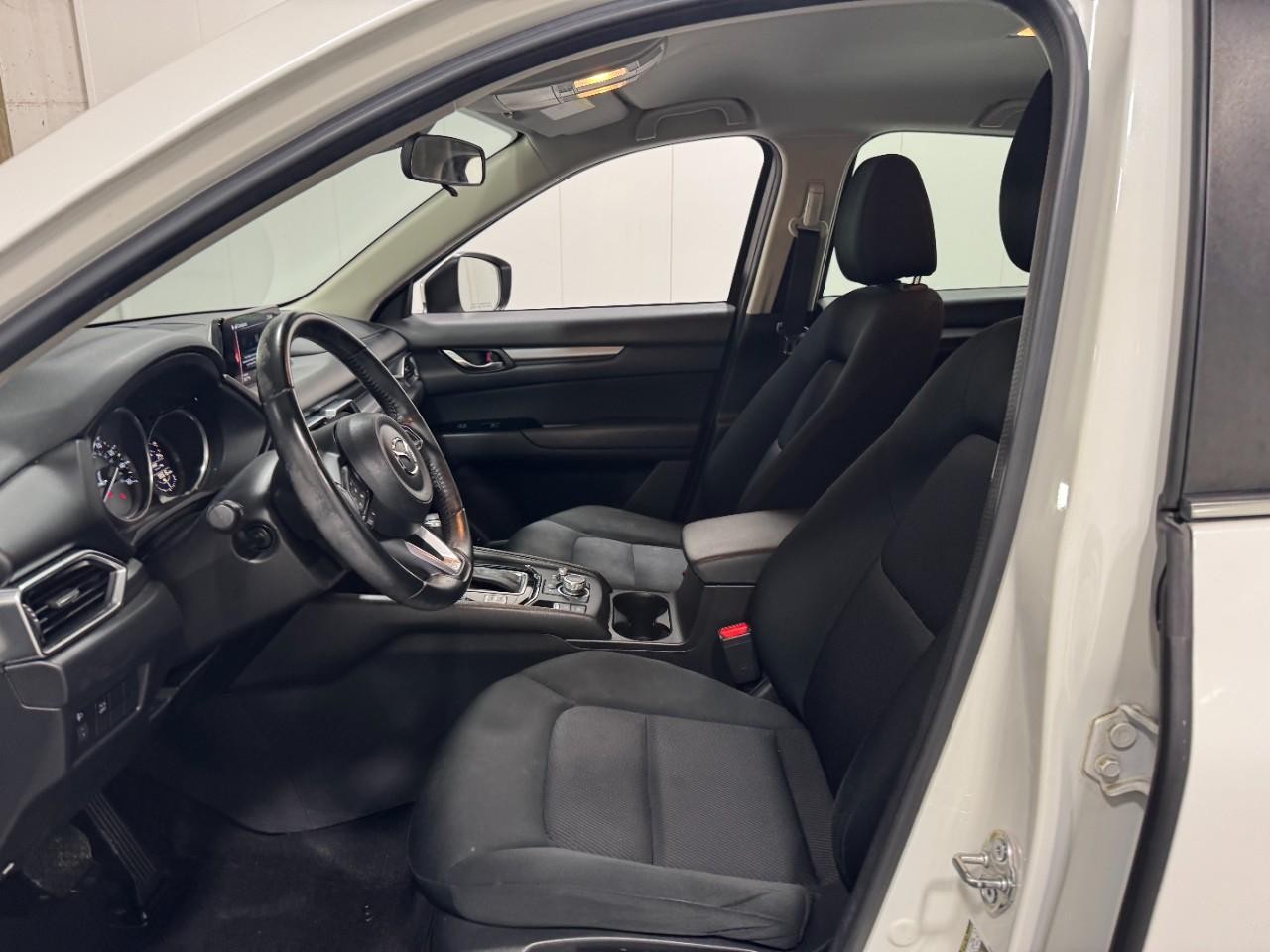 Mazda CX-5 Vehicle Full-screen Gallery Image 23