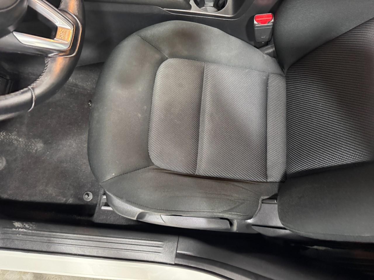 Mazda CX-5 Vehicle Full-screen Gallery Image 24