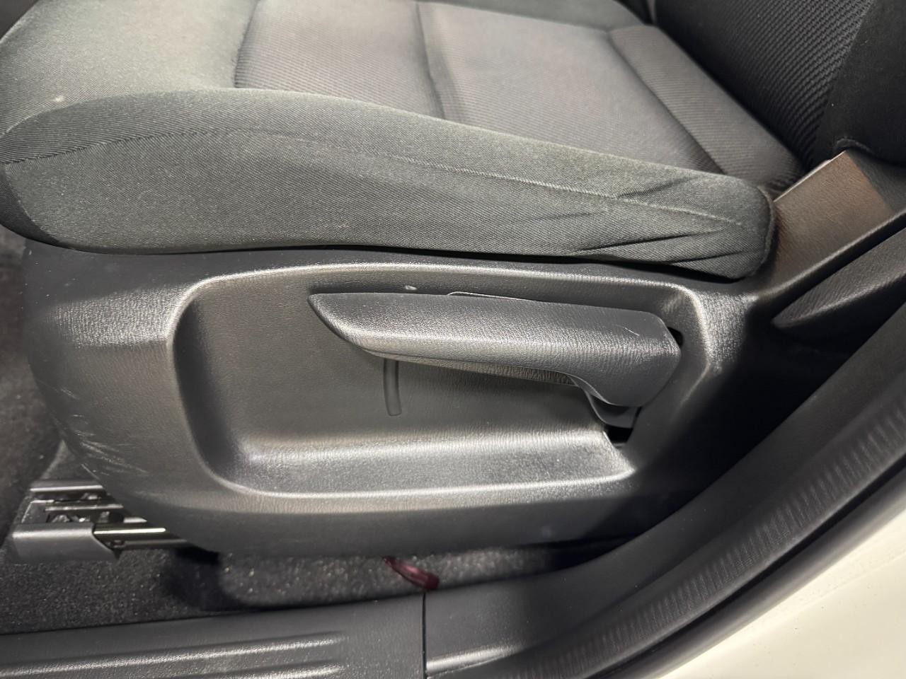 Mazda CX-5 Vehicle Full-screen Gallery Image 25