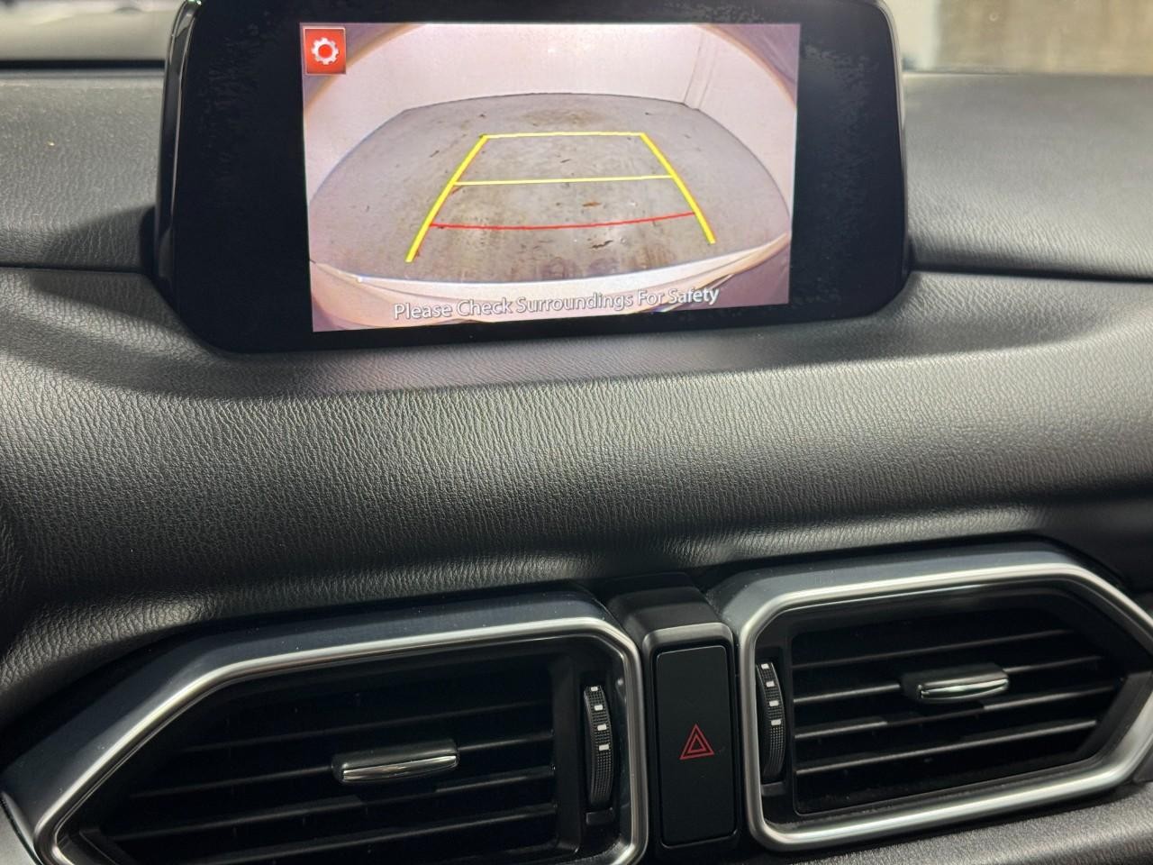Mazda CX-5 Vehicle Full-screen Gallery Image 30