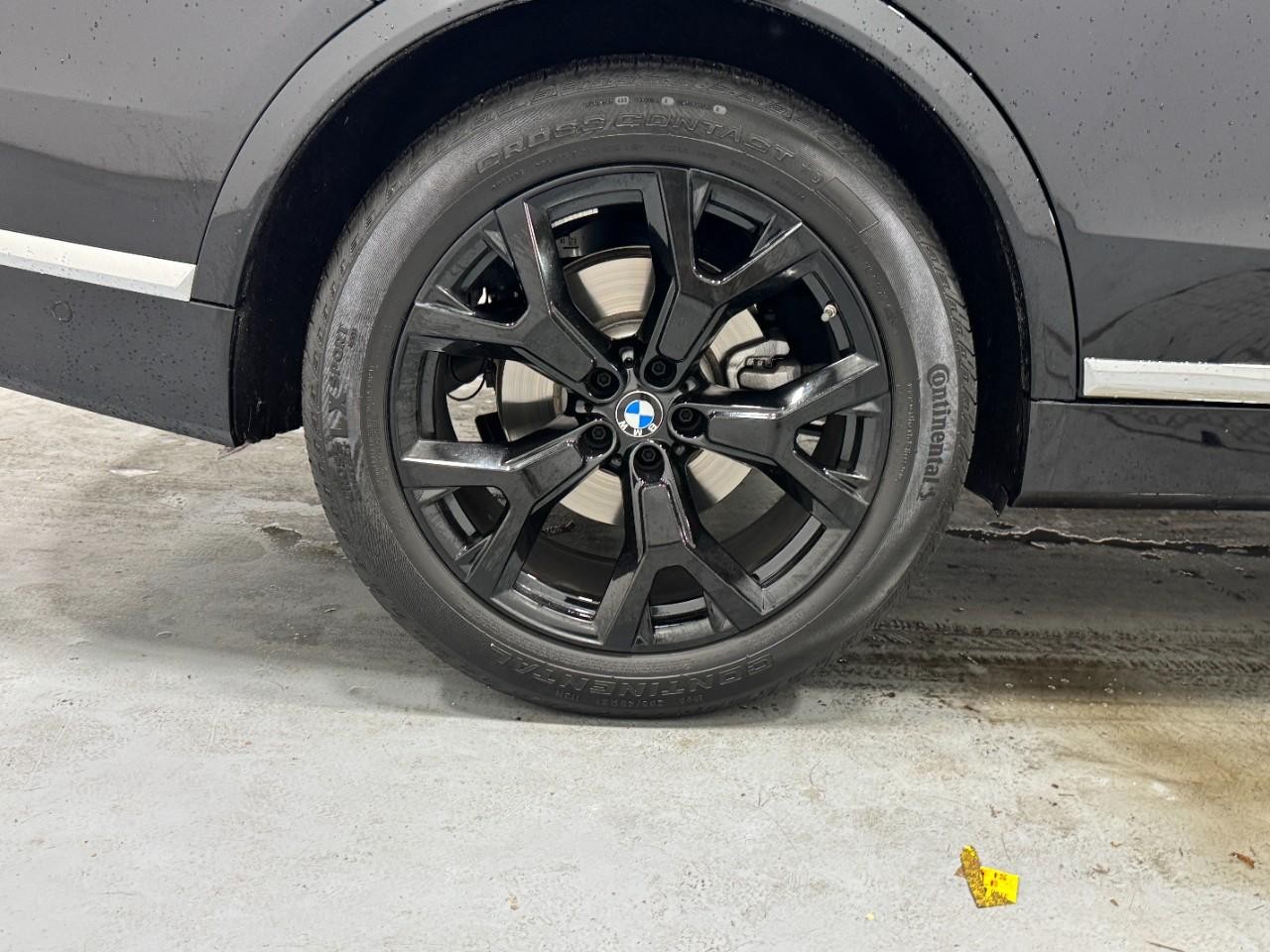 BMW X7 Vehicle Full-screen Gallery Image 5