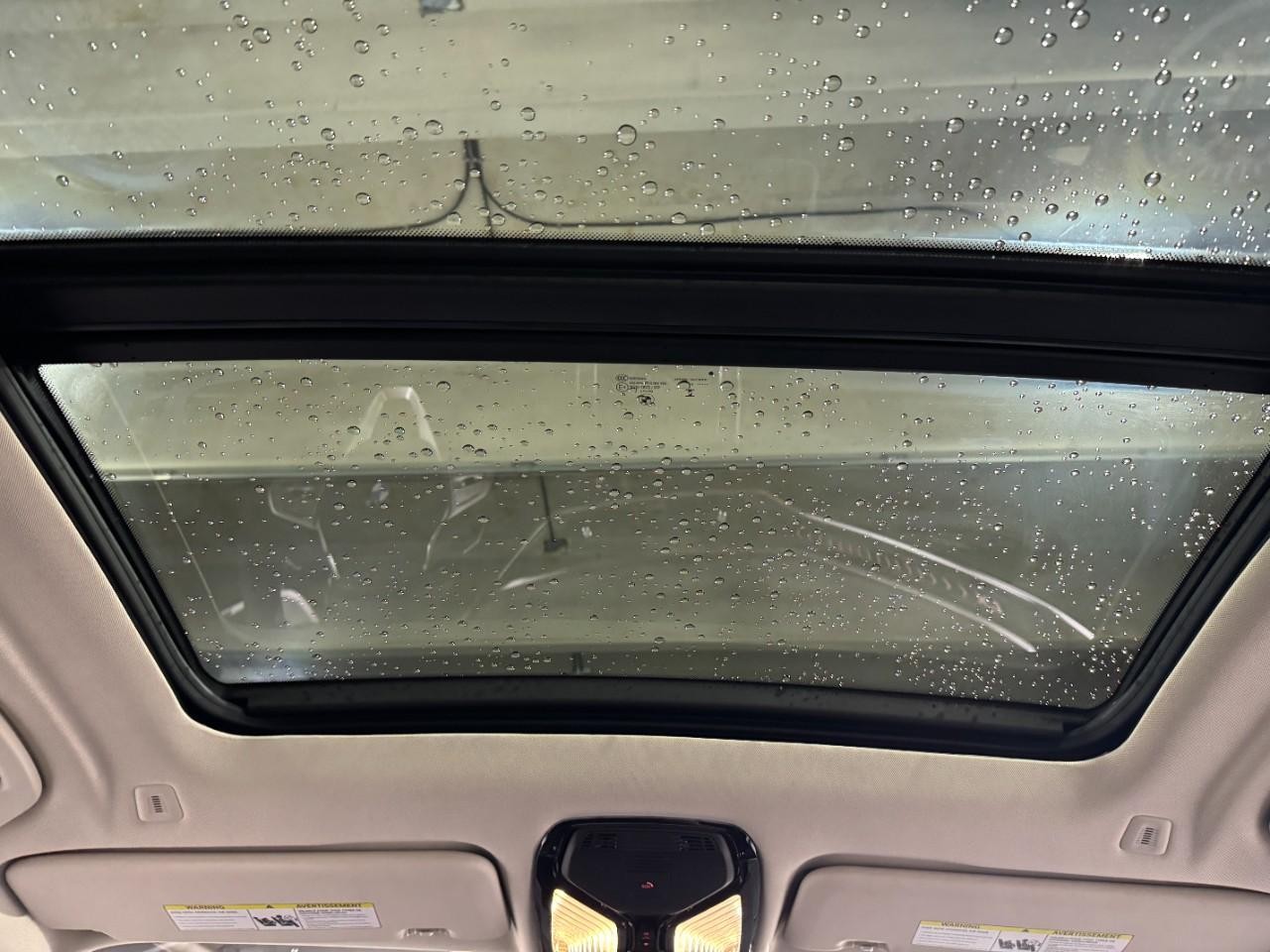 BMW X7 Vehicle Full-screen Gallery Image 12