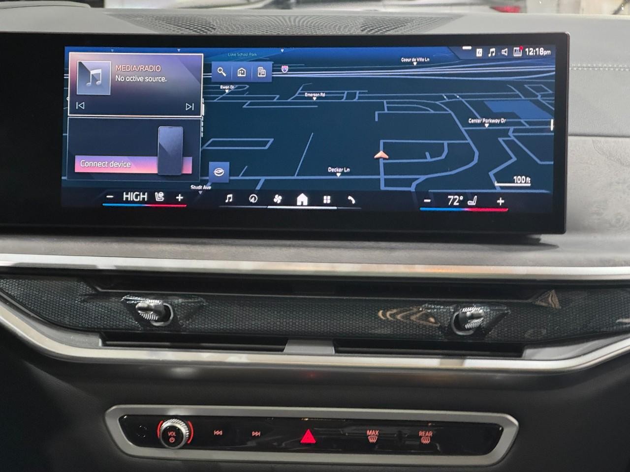 BMW X7 Vehicle Full-screen Gallery Image 15