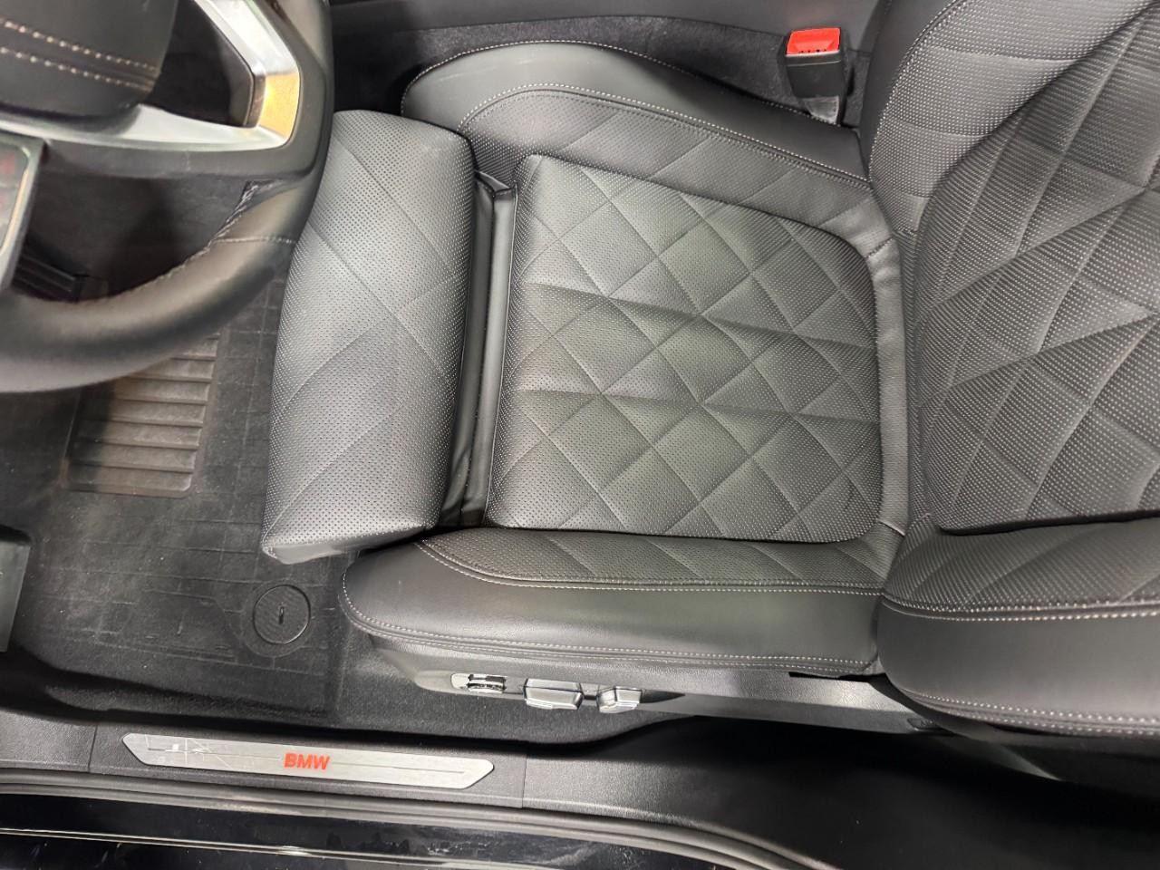 BMW X7 Vehicle Full-screen Gallery Image 29