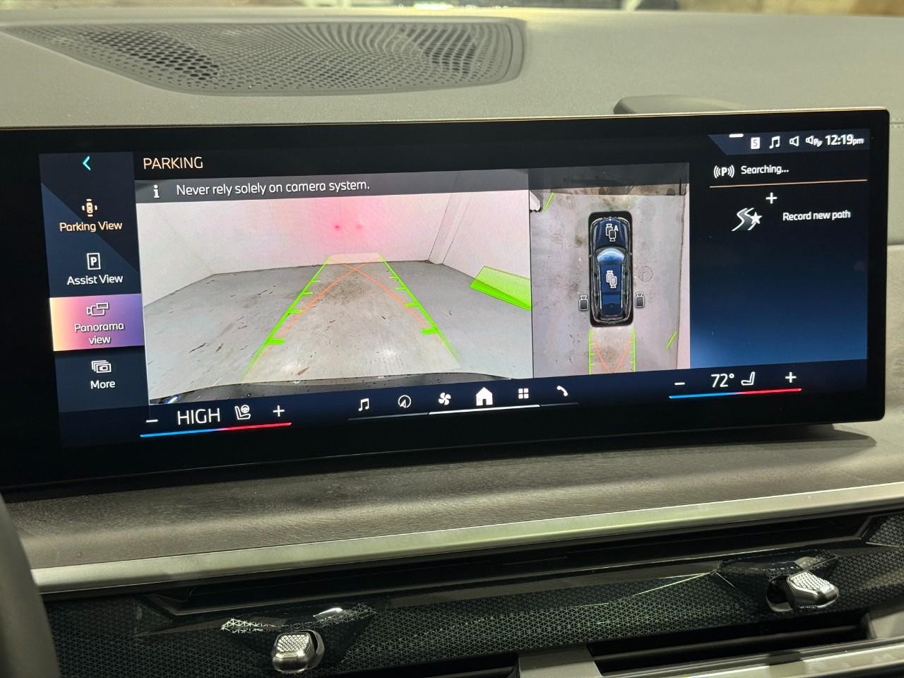 BMW X7 Vehicle Full-screen Gallery Image 35