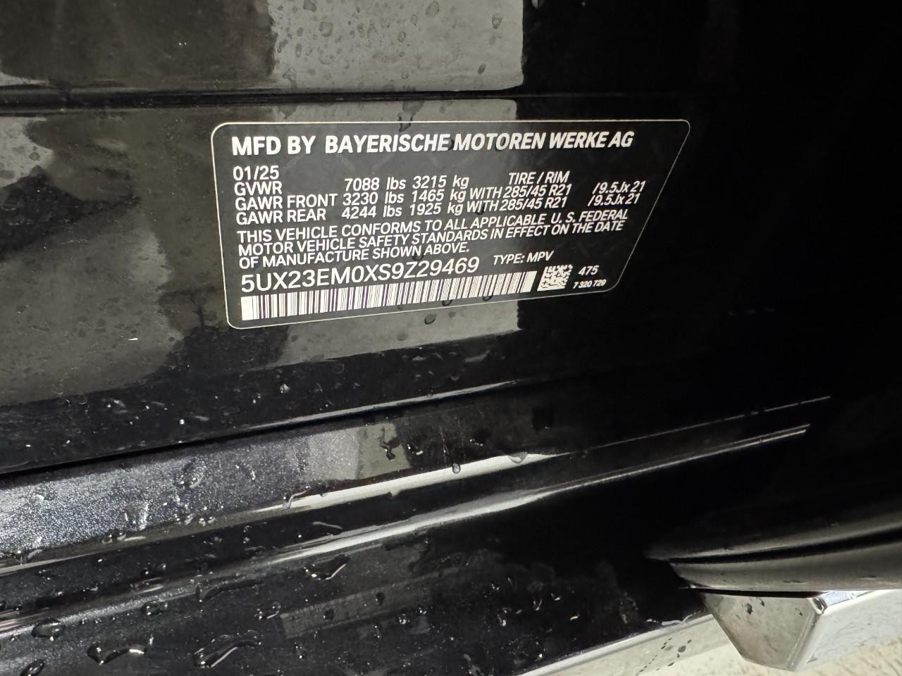 BMW X7 Vehicle Full-screen Gallery Image 36