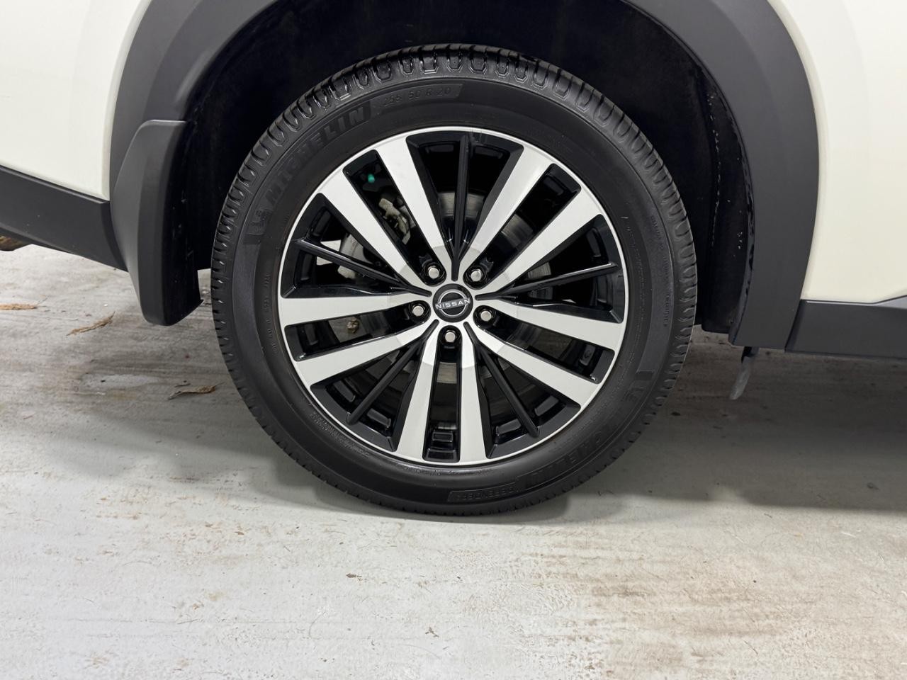 Nissan Pathfinder Vehicle Full-screen Gallery Image 5