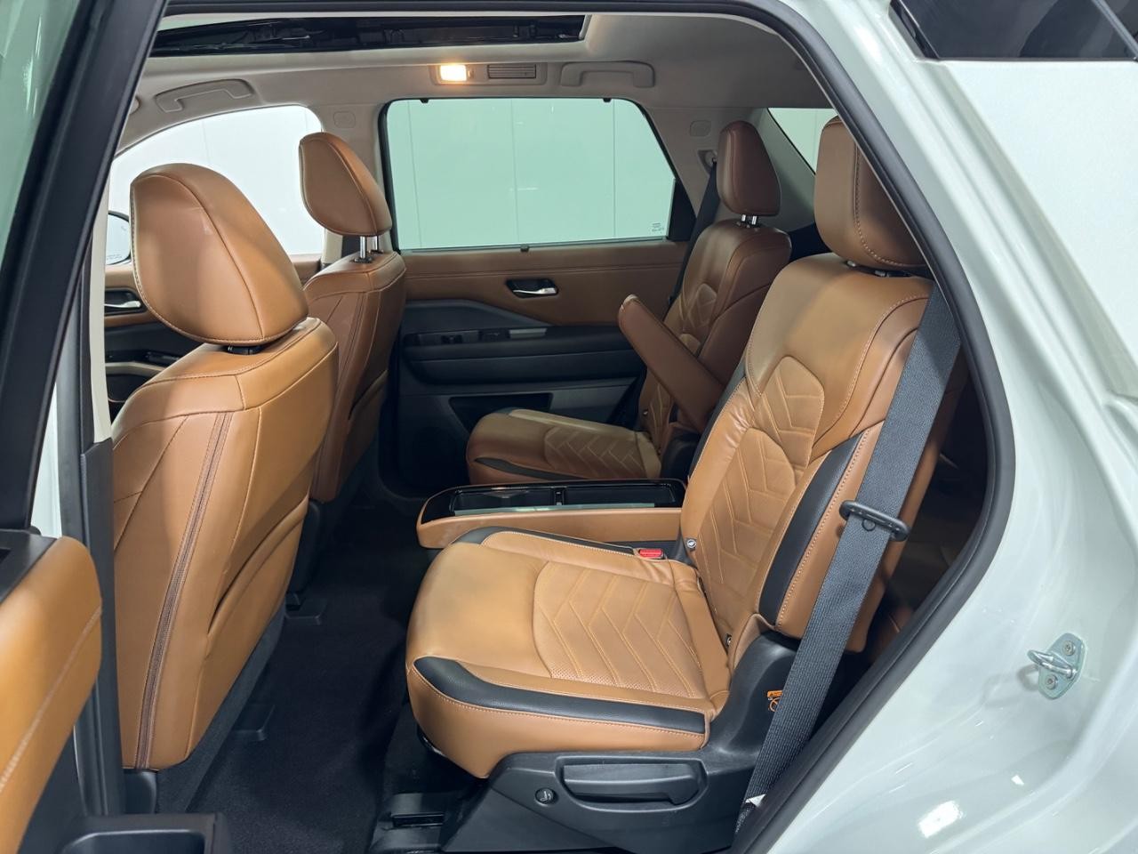 Nissan Pathfinder Vehicle Full-screen Gallery Image 9