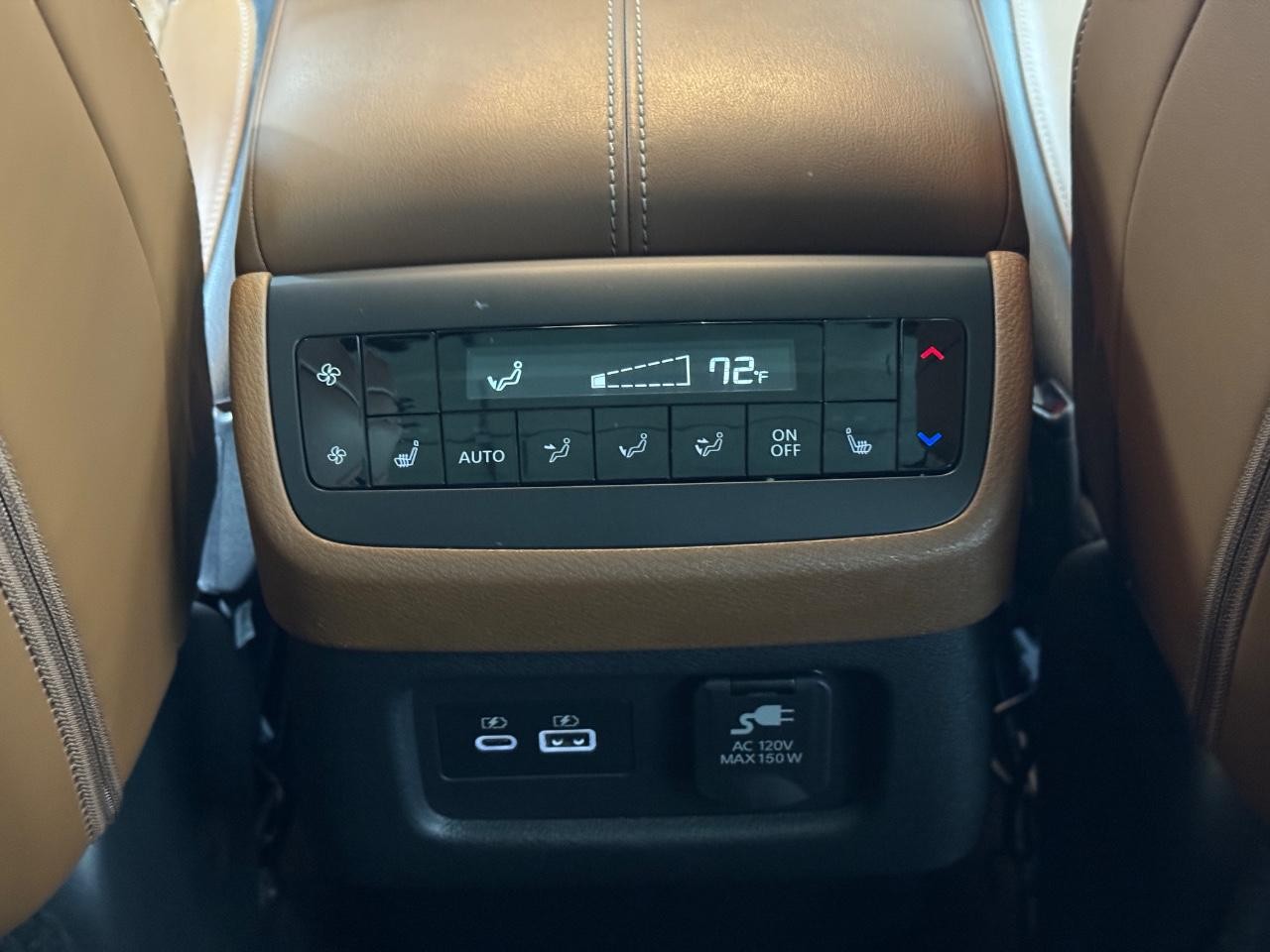 Nissan Pathfinder Vehicle Full-screen Gallery Image 13