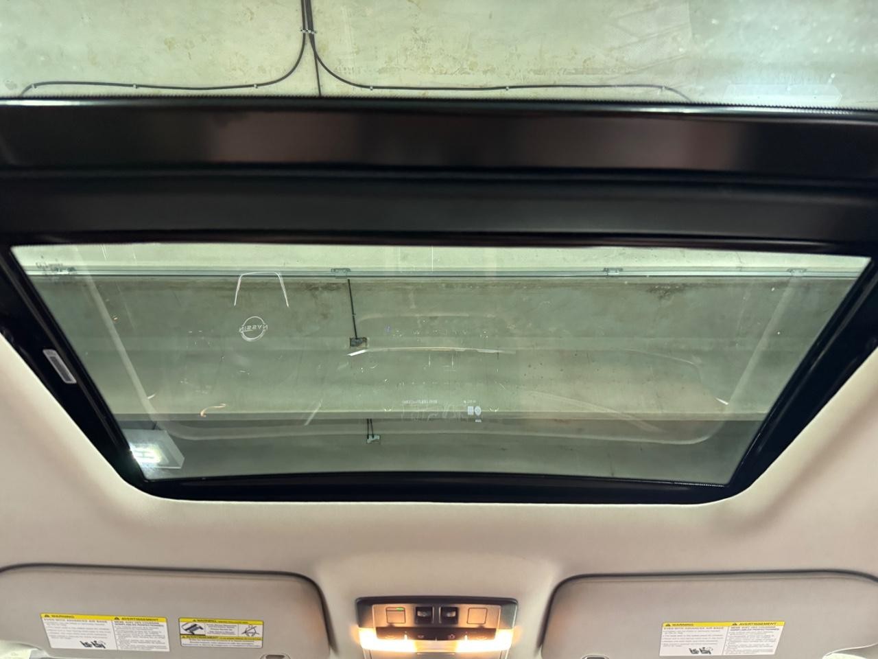 Nissan Pathfinder Vehicle Full-screen Gallery Image 14
