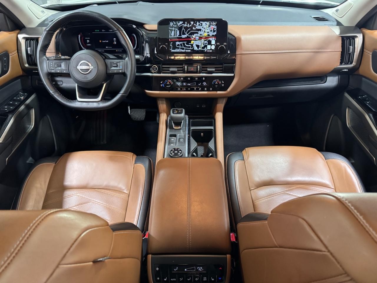 Nissan Pathfinder Vehicle Full-screen Gallery Image 15