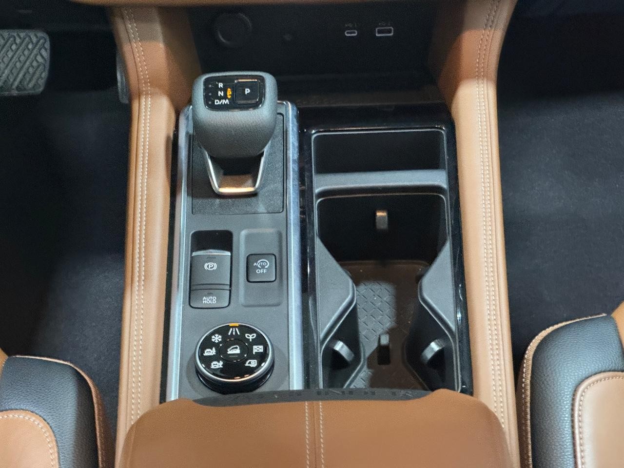 Nissan Pathfinder Vehicle Full-screen Gallery Image 19
