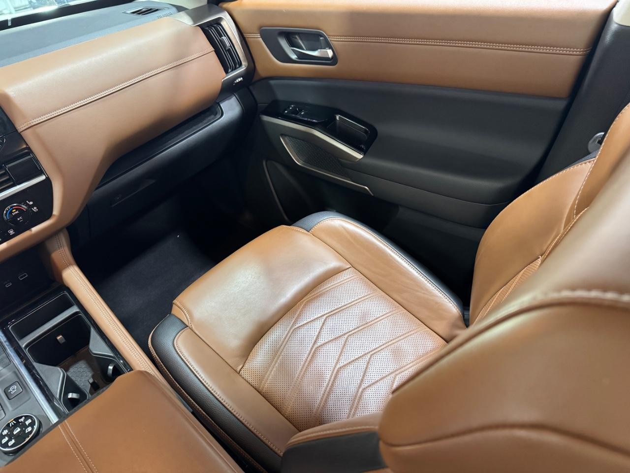 Nissan Pathfinder Vehicle Full-screen Gallery Image 20