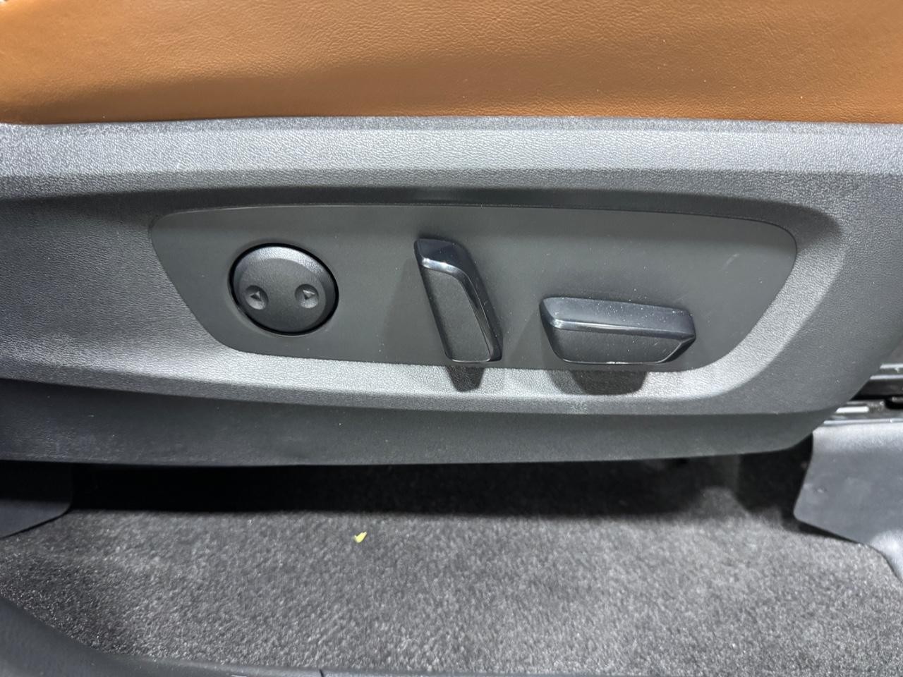 Nissan Pathfinder Vehicle Full-screen Gallery Image 23