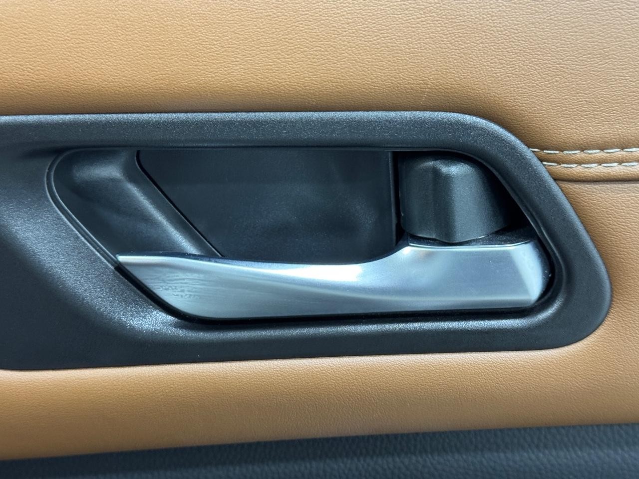 Nissan Pathfinder Vehicle Full-screen Gallery Image 24