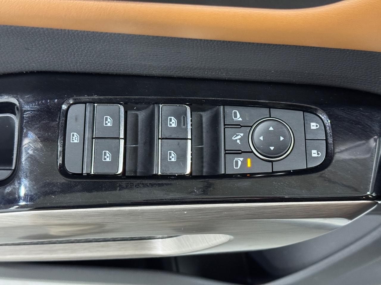 Nissan Pathfinder Vehicle Full-screen Gallery Image 27