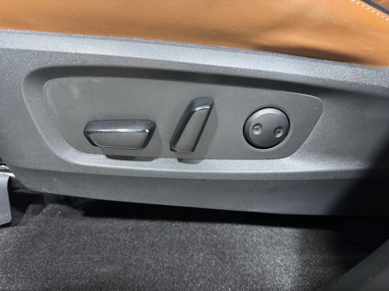 Nissan Pathfinder Vehicle Full-screen Gallery Image 30