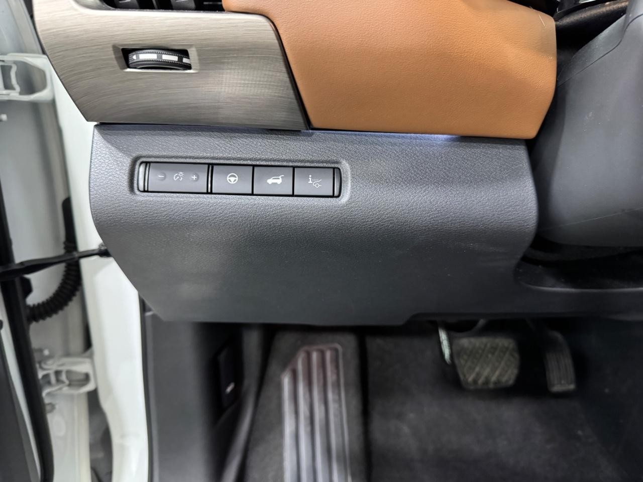 Nissan Pathfinder Vehicle Full-screen Gallery Image 31