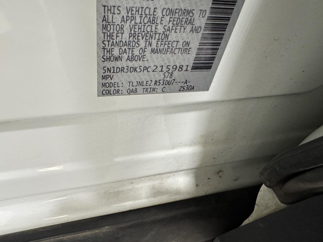 Nissan Pathfinder Vehicle Full-screen Gallery Image 36