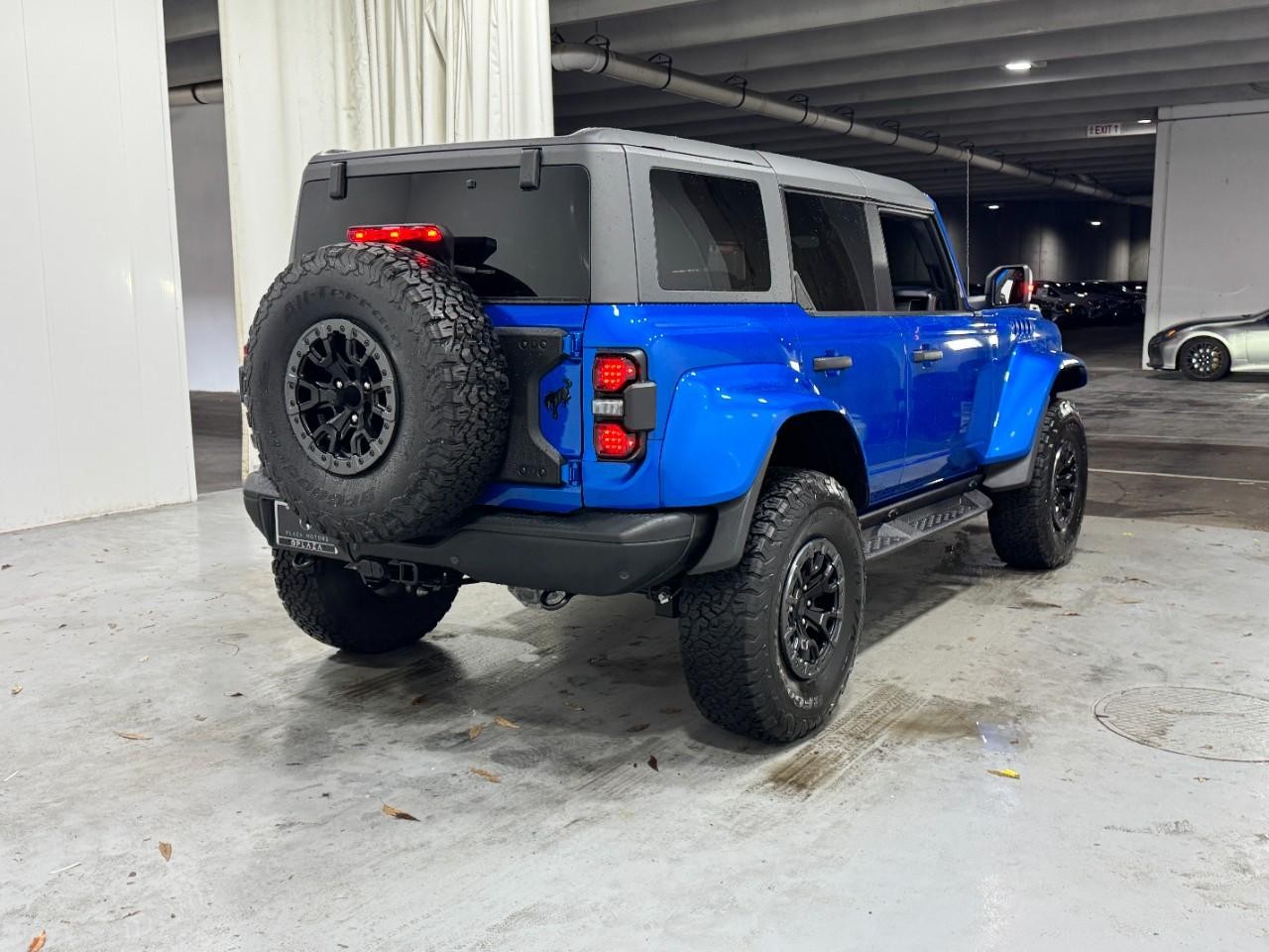 Ford Bronco Vehicle Full-screen Gallery Image 4