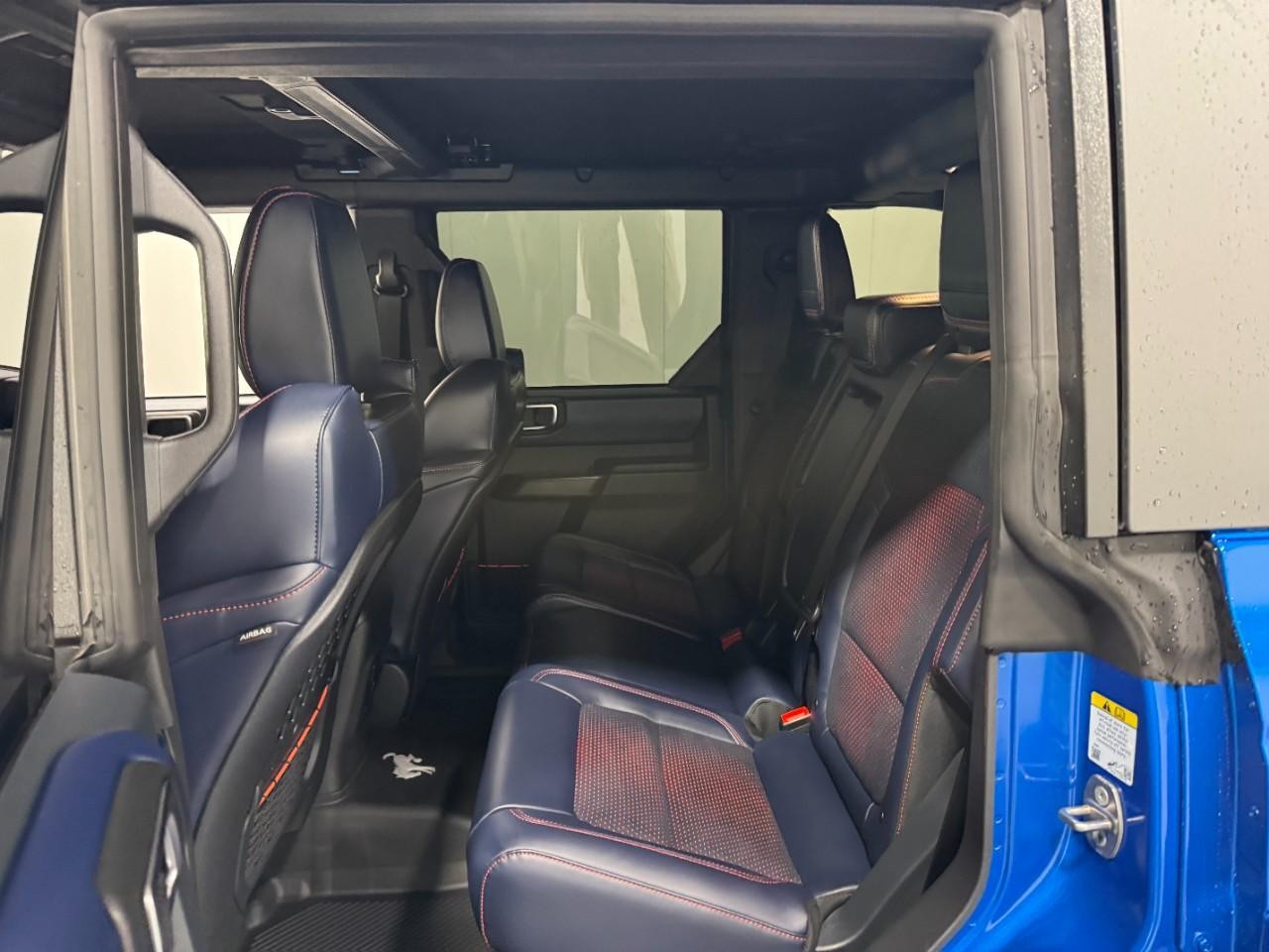 Ford Bronco Vehicle Full-screen Gallery Image 8