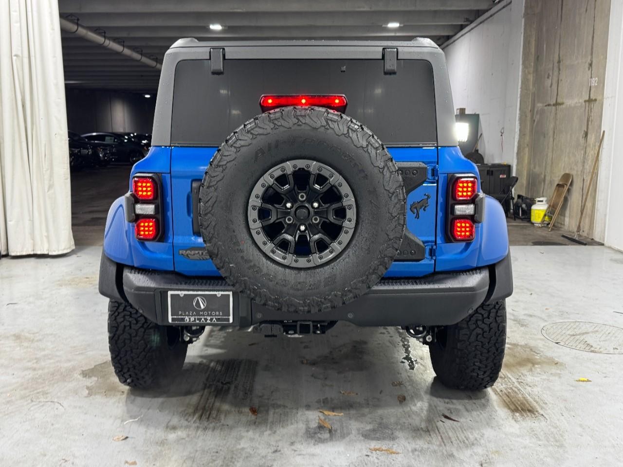 Ford Bronco Vehicle Full-screen Gallery Image 9