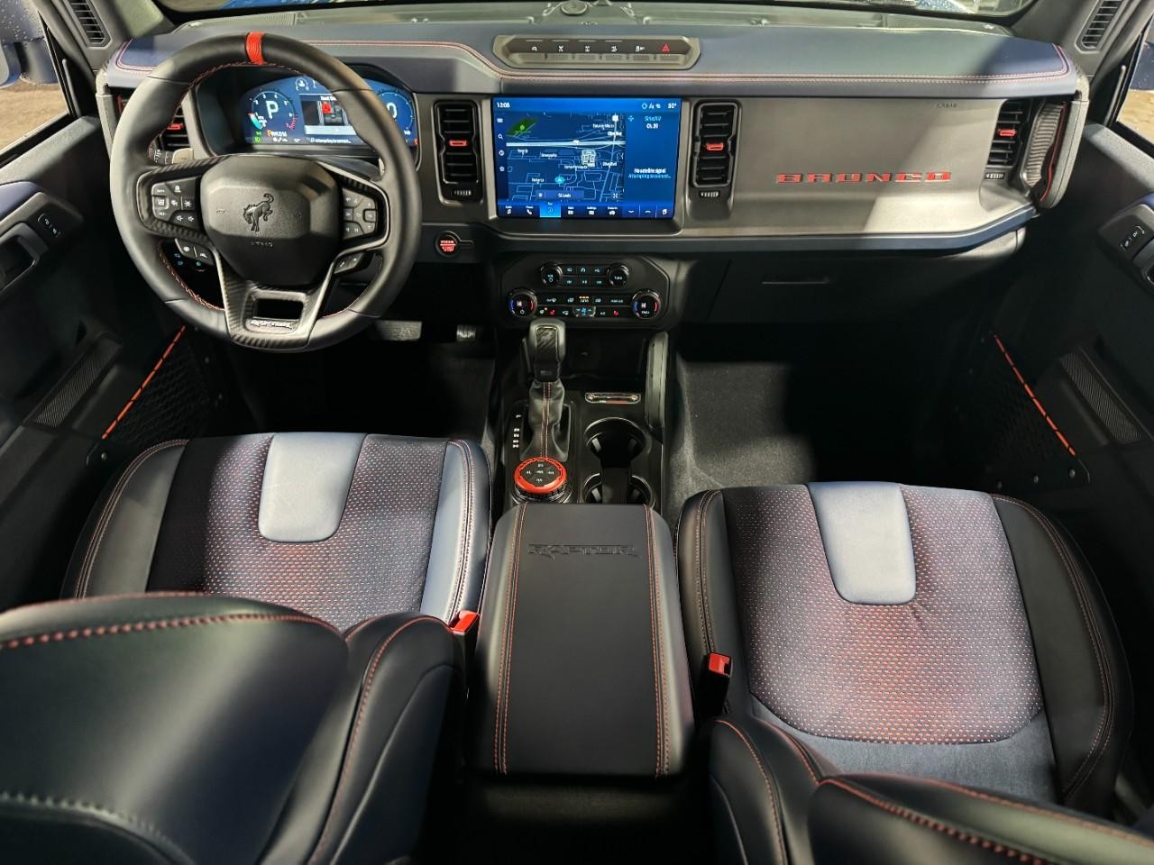 Ford Bronco Vehicle Full-screen Gallery Image 11