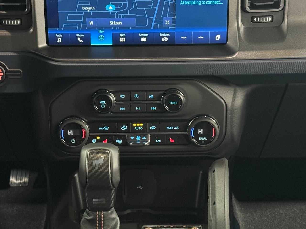 Ford Bronco Vehicle Full-screen Gallery Image 14