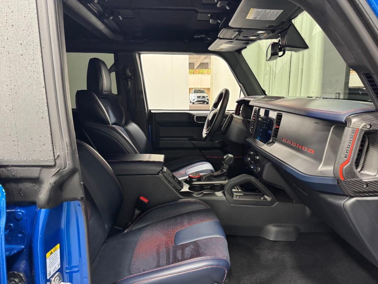 Ford Bronco Vehicle Full-screen Gallery Image 17