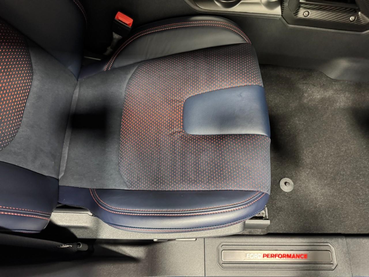 Ford Bronco Vehicle Full-screen Gallery Image 18