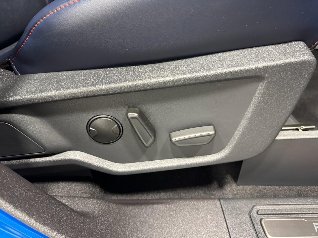 Ford Bronco Vehicle Full-screen Gallery Image 19