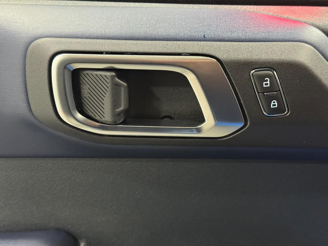 Ford Bronco Vehicle Full-screen Gallery Image 21