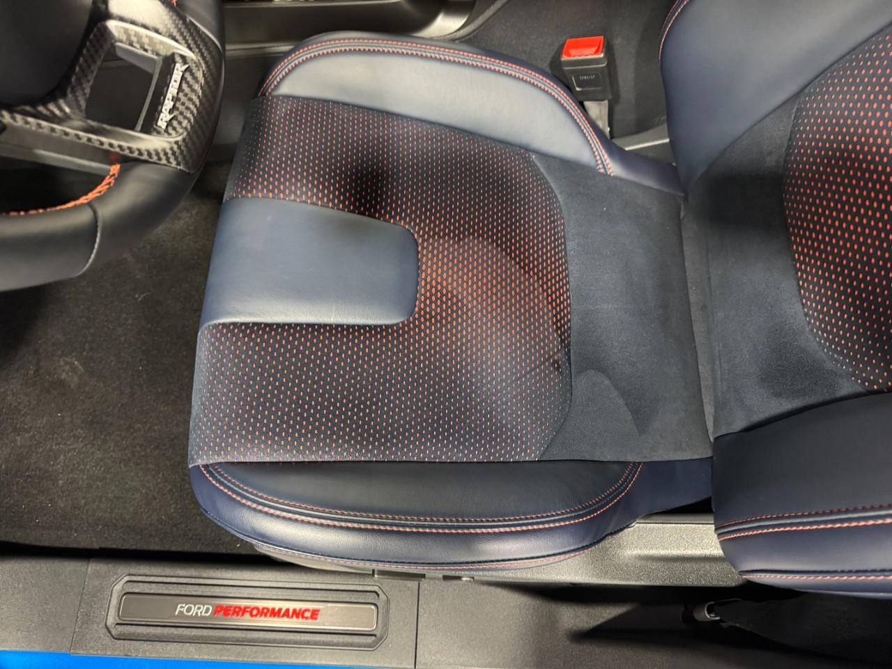 Ford Bronco Vehicle Full-screen Gallery Image 23