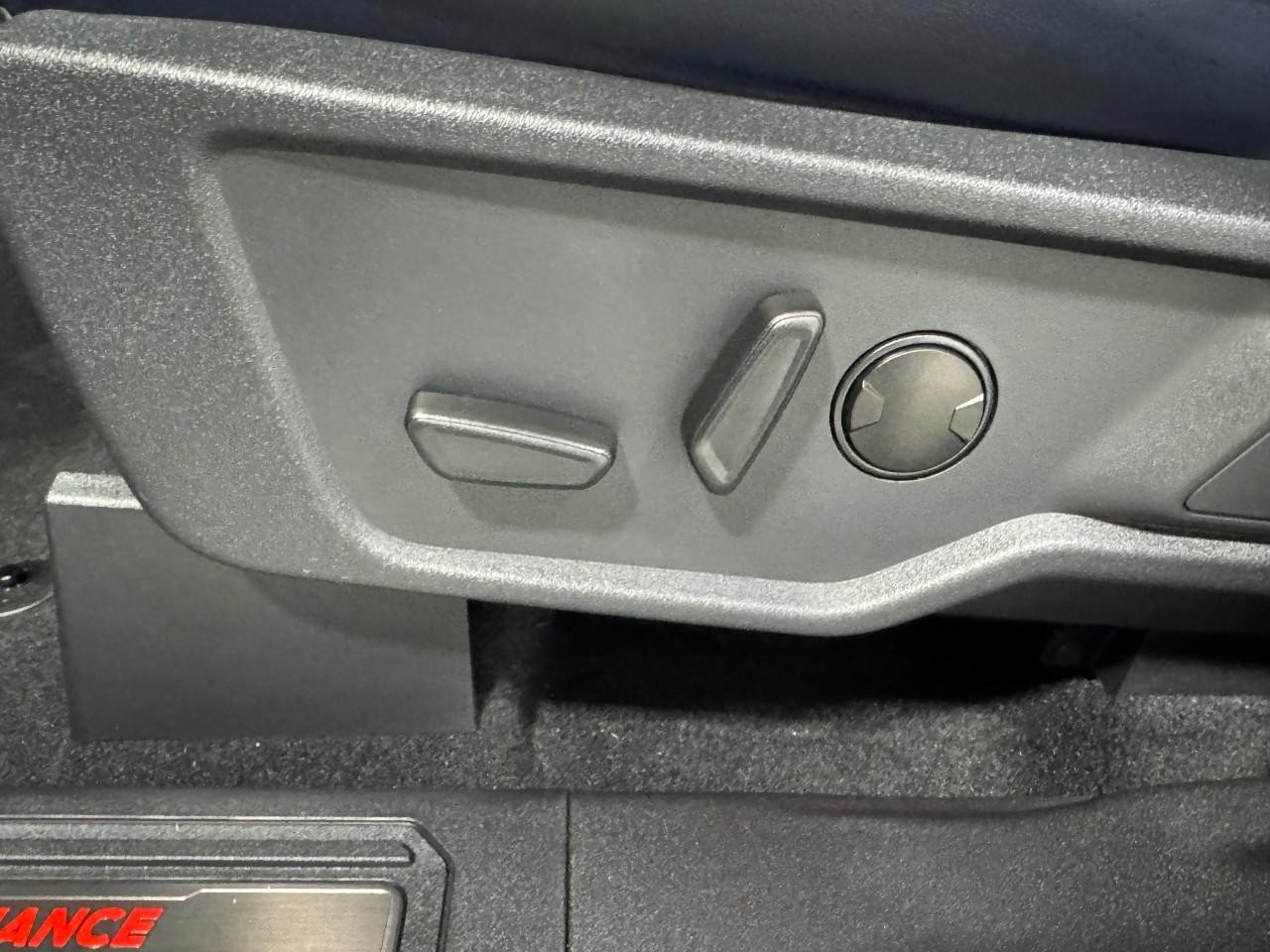 Ford Bronco Vehicle Full-screen Gallery Image 24