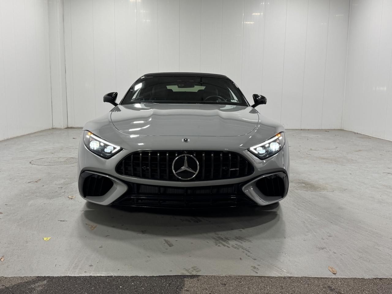 Mercedes-Benz SL Vehicle Full-screen Gallery Image 7