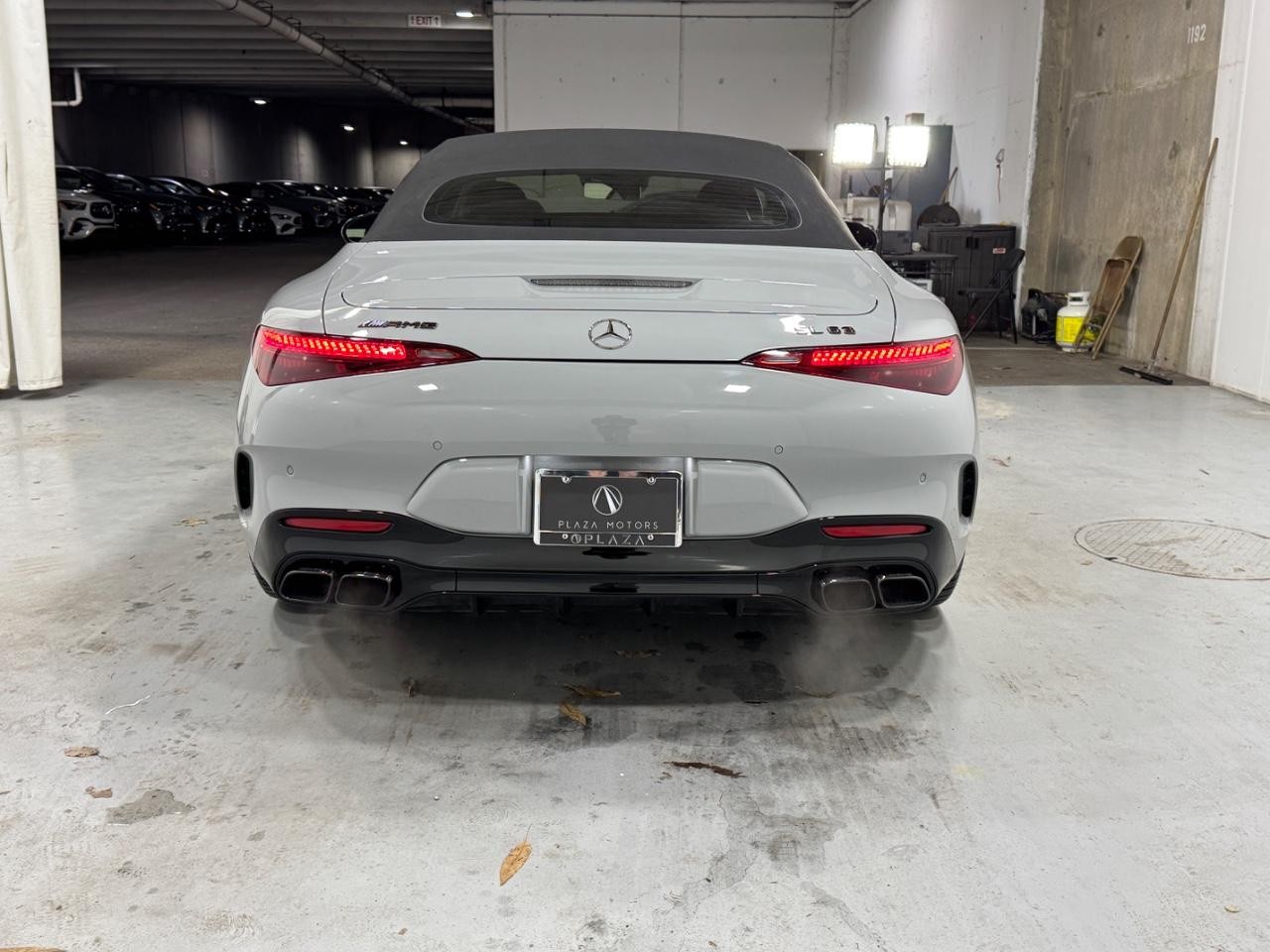 Mercedes-Benz SL Vehicle Full-screen Gallery Image 9