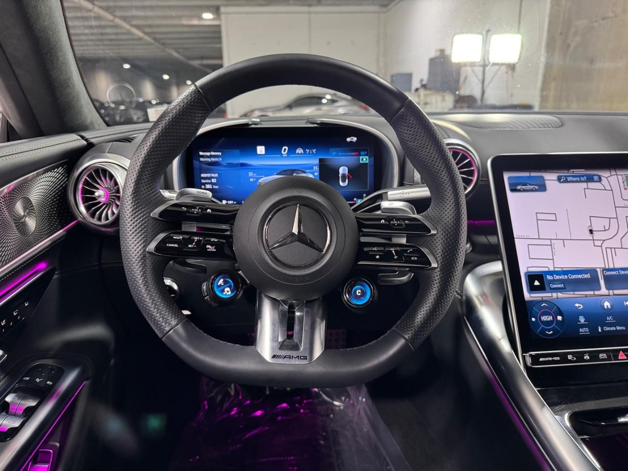 Mercedes-Benz SL Vehicle Full-screen Gallery Image 12