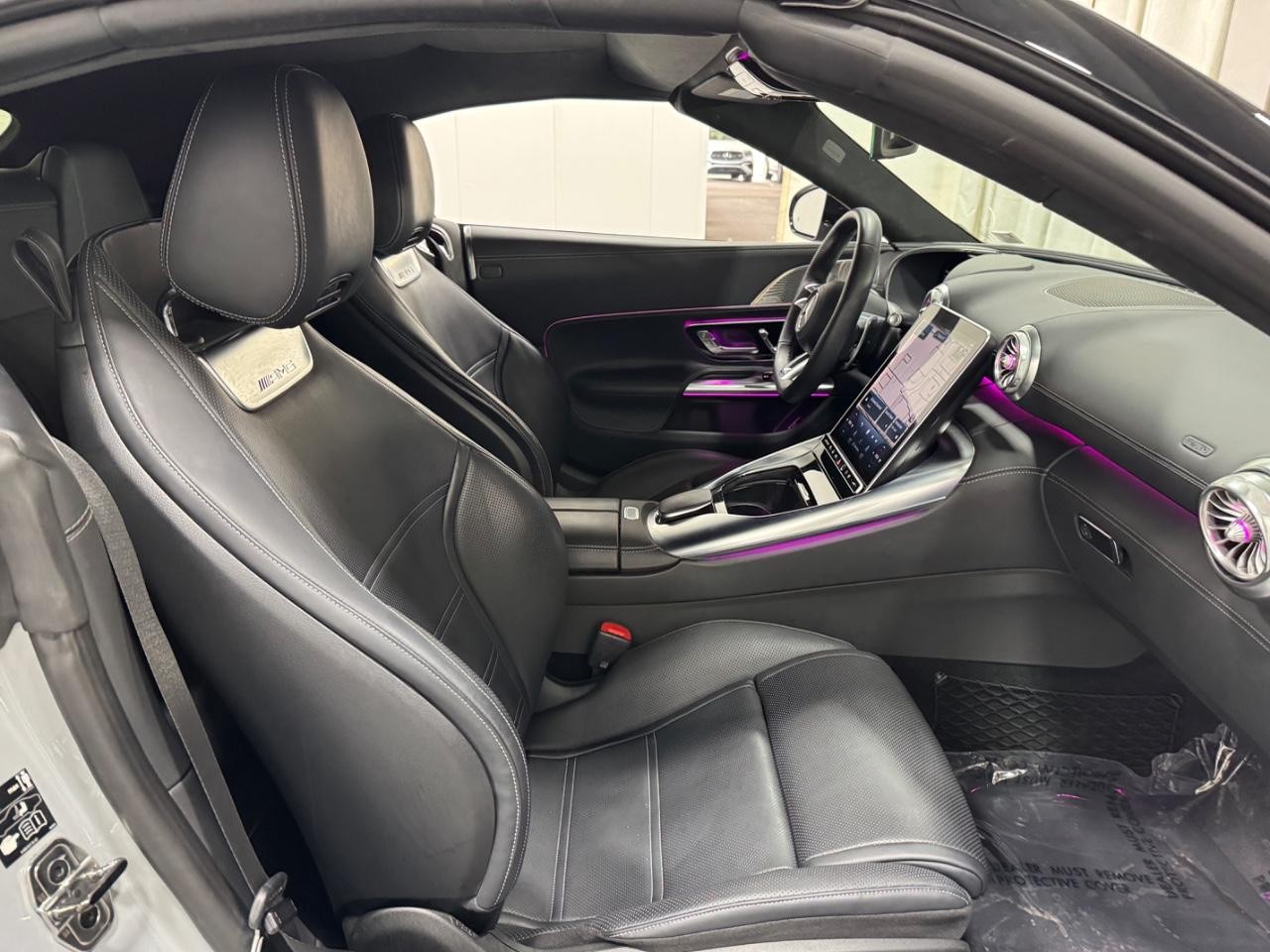 Mercedes-Benz SL Vehicle Full-screen Gallery Image 15