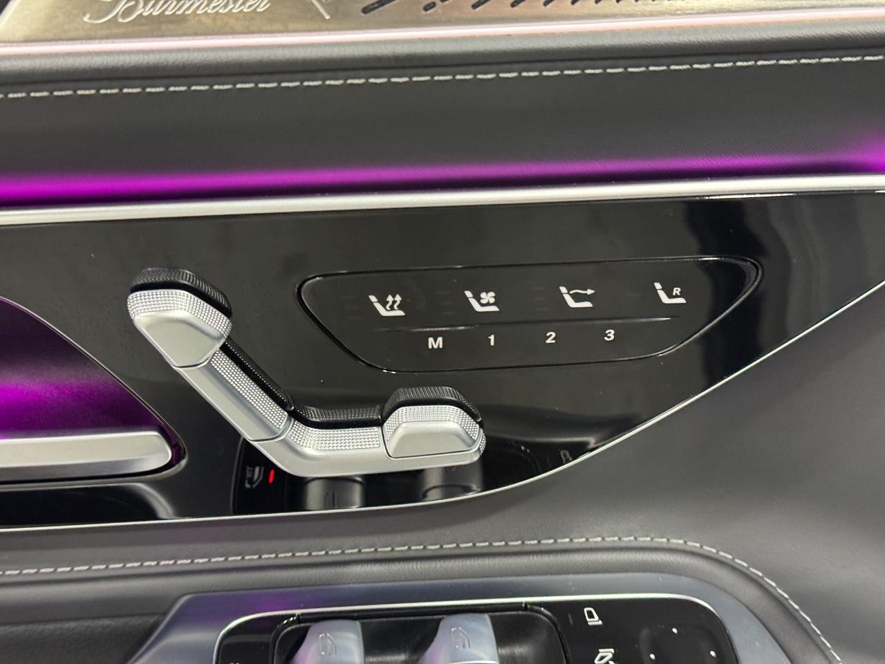 Mercedes-Benz SL Vehicle Full-screen Gallery Image 22
