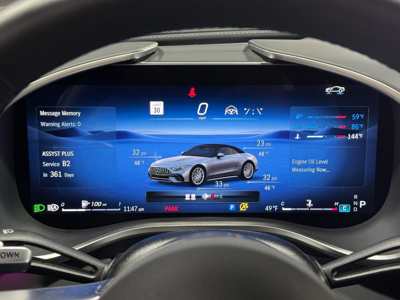 Mercedes-Benz SL Vehicle Full-screen Gallery Image 31