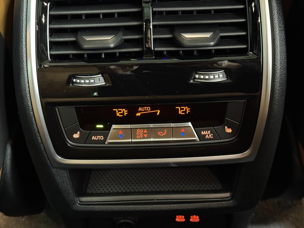 BMW X5 Vehicle Full-screen Gallery Image 11