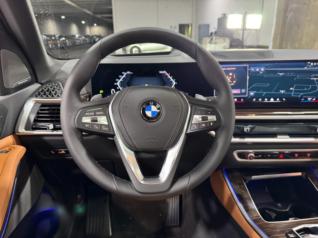 BMW X5 Vehicle Full-screen Gallery Image 14