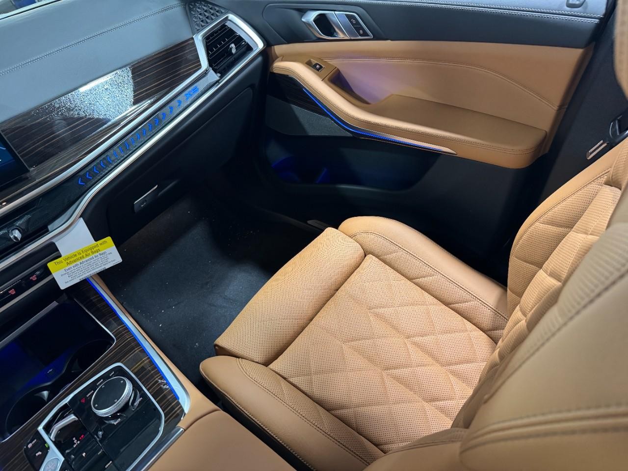 BMW X5 Vehicle Full-screen Gallery Image 17